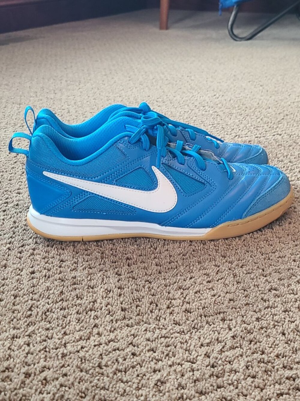 Nike Gato 6Y blue, like new (also fits womens 8) - Picture 4 of 5